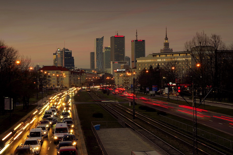 OC dla samochodu jeżdżącego w Warszawie jest droższe niż w mniejszych miejscowościach